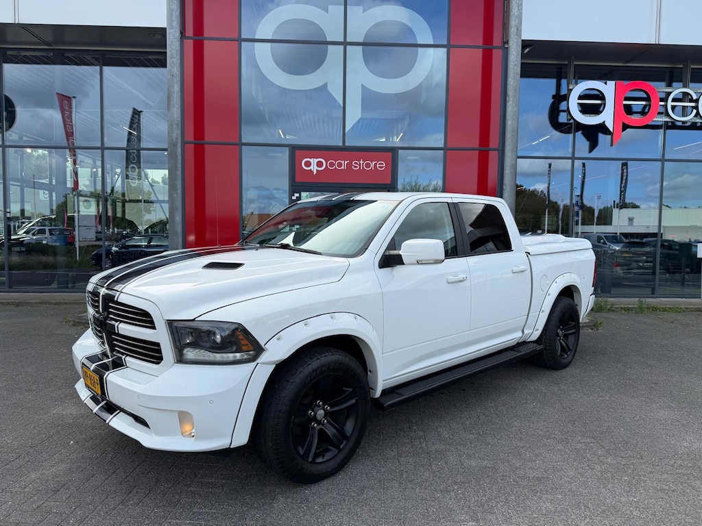 Dodge Ram 1500 5.7 V8 Quad Cab 6'4 | Panorama | Camera | Stoel ventilatie verwarming | Keyles | Elektrische stoelen |