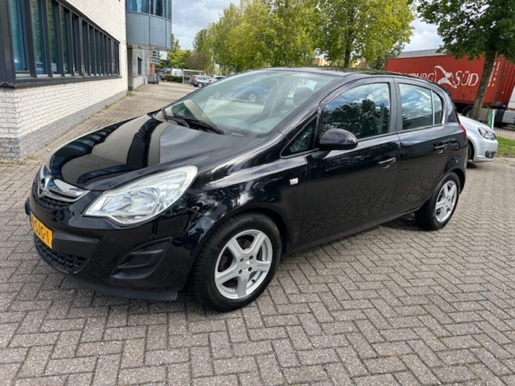 Opel Corsa 1.4-16V Edition 101PK AIRCO LMV NAP!