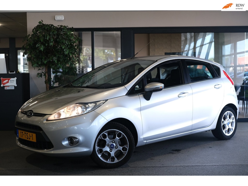 Ford Fiesta 1.25 Titanium Leder Airco Cruise PDC MF-stuur