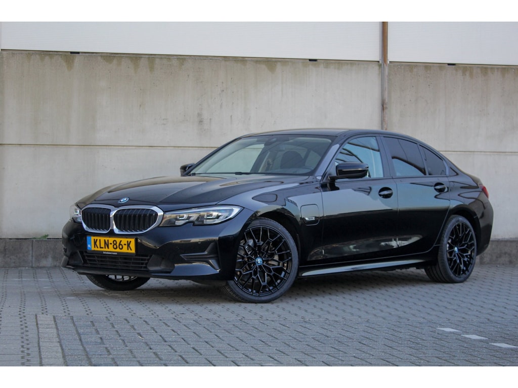 BMW 3-Serie 320e - LED - Stoelverwarming - 4 nieuwe banden
