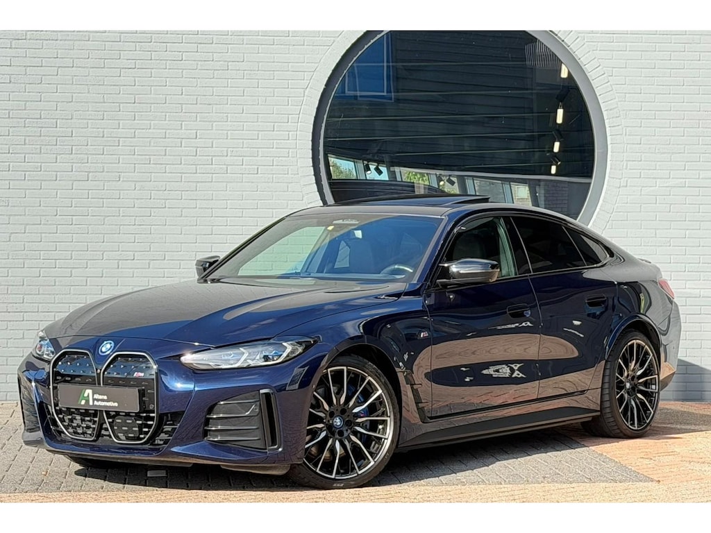 BMW i4 M50 84 kWh BTW, glazen schuif kantel dak, stoelverwarming, driving assistant professional, parking assistant plus, hifi