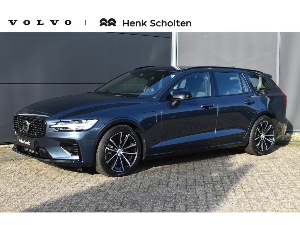 Volvo V60 T8 Plug-in hybrid AWD Plus Dark | Trekhaak | 360 graden camera | Verwarmbare voorstoelen en achterbank | Premium audio by Harman Kardon | Verwarmbaar stuur en voorruit