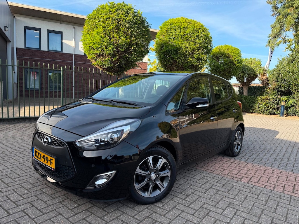 Hyundai ix20 1.4, Clima, Cruise Control, Navigatie, Achteruitrijcamera, LM-velgen 16" & all-season banden, Isofix, Parkeersensoren