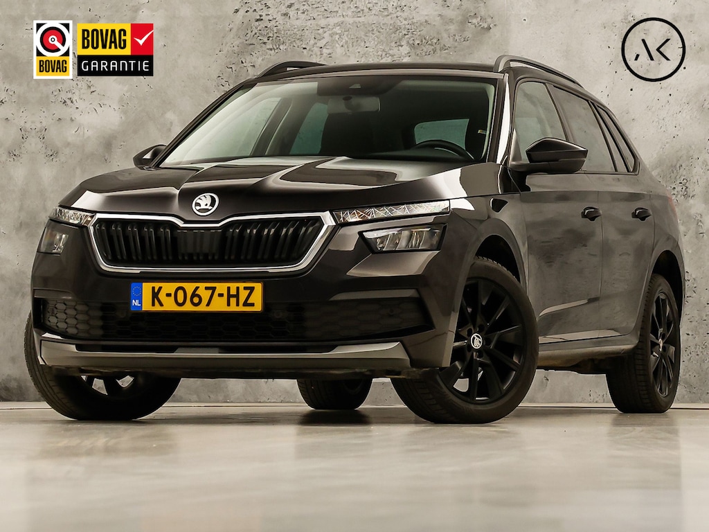 Skoda Kamiq 1.0 TSI Black Sport (VIRTUAL COCKPIT, APPLE CARPLAY, GROOT NAVI, TREKHAAK, PARKEERSENSOREN, SPORTSTOELEN, GETINT GLAS, CRUISE, NIEUWE APK, NIEUWSTAAT)