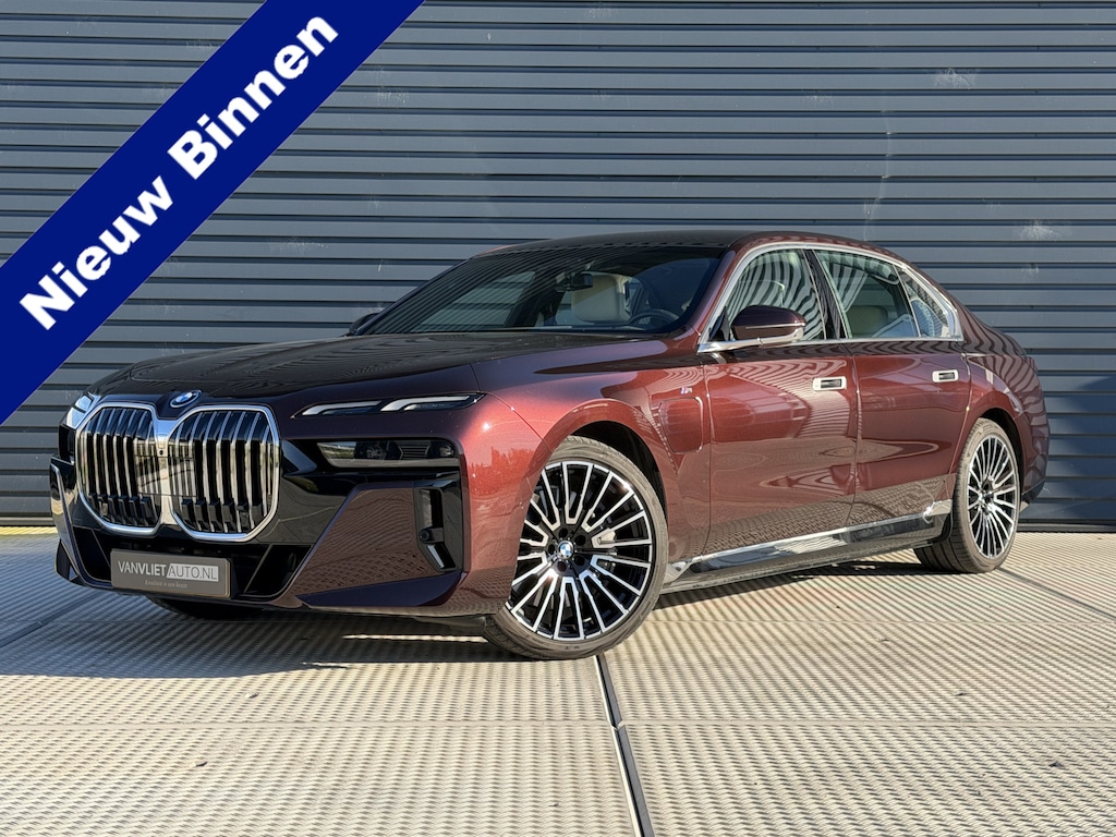 BMW 7-Serie 750e xDrive | M-Sport | B&W Audio | Panorama dak | 360 Camera | Unieke kleur!