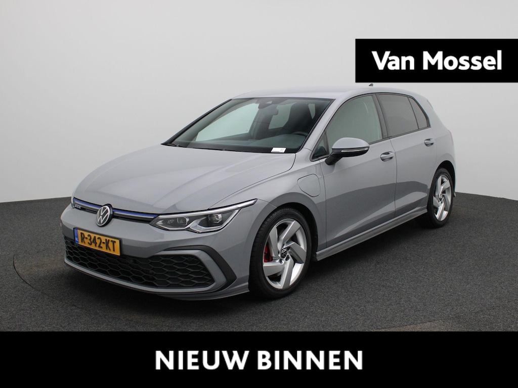 Volkswagen Golf 1.4 eHybrid GTE | Apple Carplay / Android Auto | Sportstoelen | Privacy Glass | Lichtmetalen Velgen |