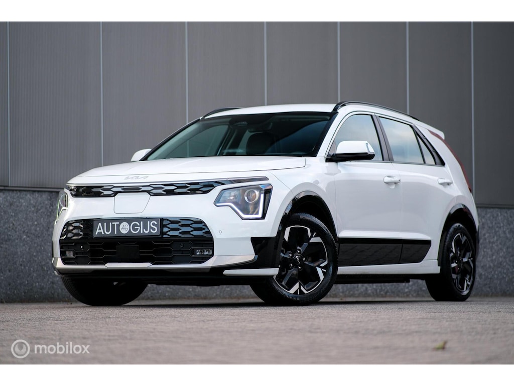 Kia Niro EV Light 64.8 kWh | SOH 96,5 | Camera | Stoel + stuurwarming | LED | Ambiance light | Halfleder | Adaptive | Rijklaarprijs incl garantie |