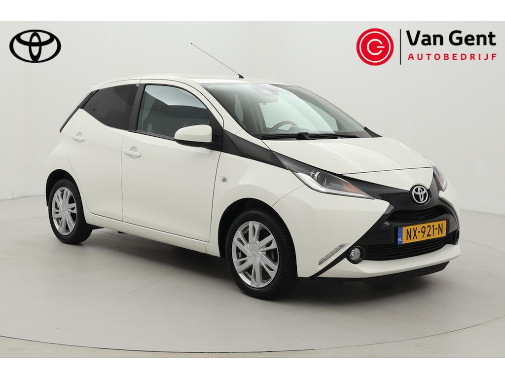 Toyota Aygo 1.0 VVT-i x-sport | Navigatie | Cruise Control | Airco | Camera | 15 inch | Rijstrooksensor | Bluetooth | Dakspoiler