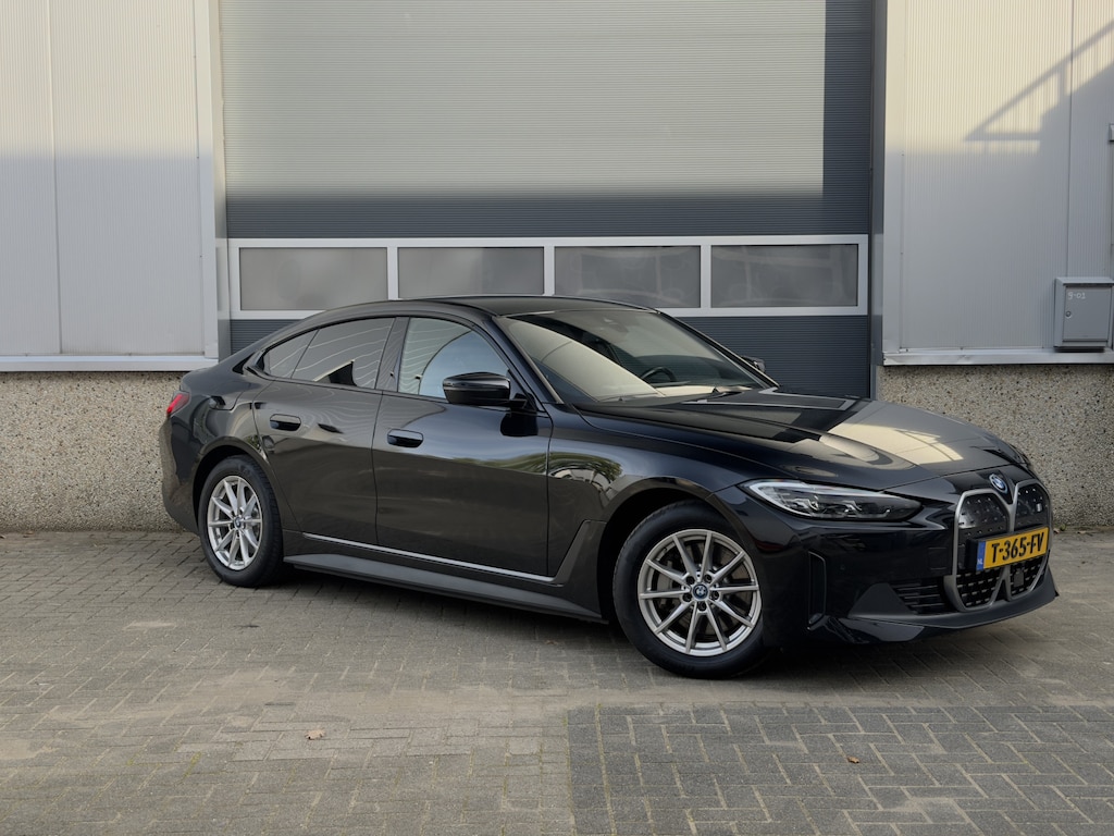 BMW i4 eDrive40 84 kWh Trekhaak, ACC, Zwarte hemel, Elektr stoelen, HUD, DAB