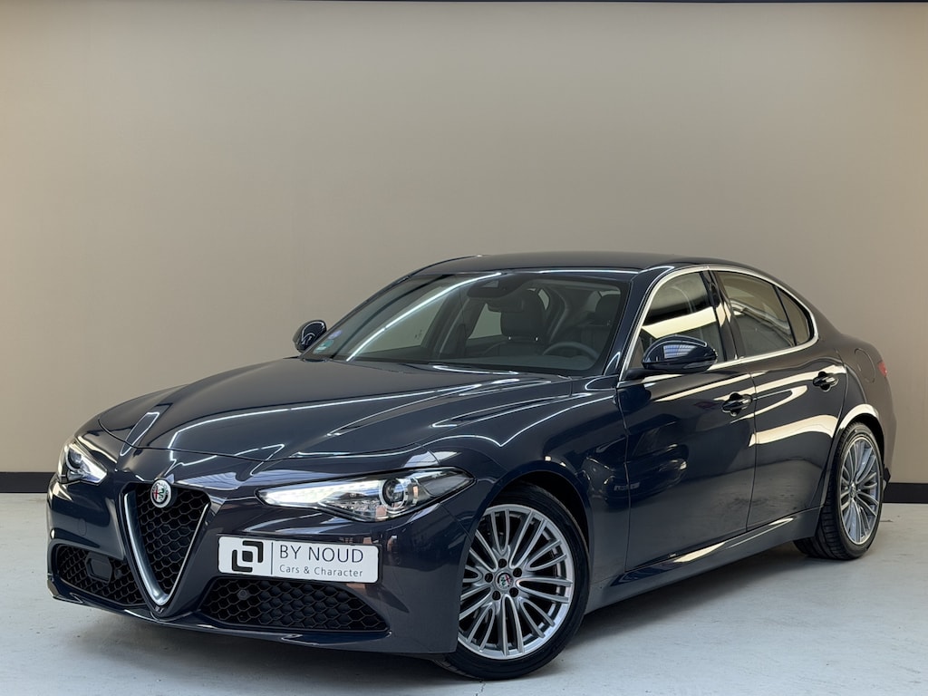 Alfa Romeo Giulia 2.0T Super, 280Pk, 2017, 2de eigenaar, Squadra tuning, Volledig leder, Origineel Nederlands, Climate control, Parkeersensoren, Xenon koplampen,