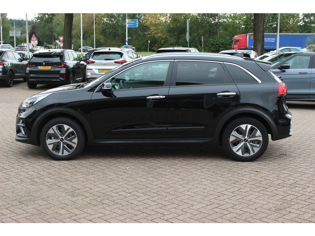 Kia Niro EV e-Niro ExecutiveLine 64 kWh / Trekhaak / Camera / Leder / Keyless / 17'' / Stoelventilatie / Navigatie / Dodehoek / DAB / Cruise Control Adaptief