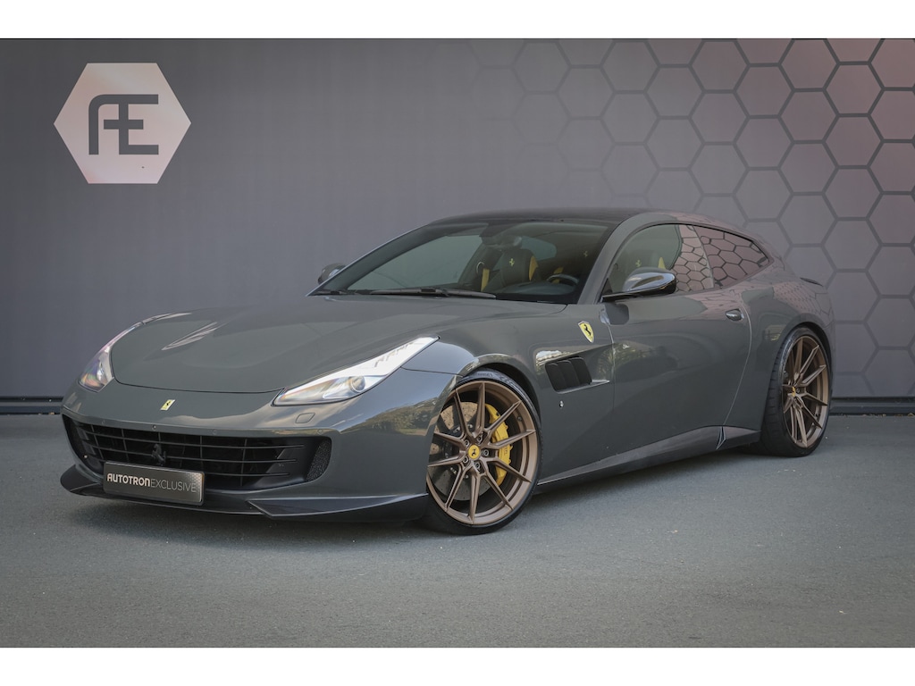 Ferrari GTC4 Lusso GTC4Lusso NOVITEC T 3.9 V8 NOVITEC | KERAMISCH | CARBON EXTERIOR & INTERIOR | FULL SERVICE | PASSENGER DISPLAY | CAMERA | FRONTLIFT |
