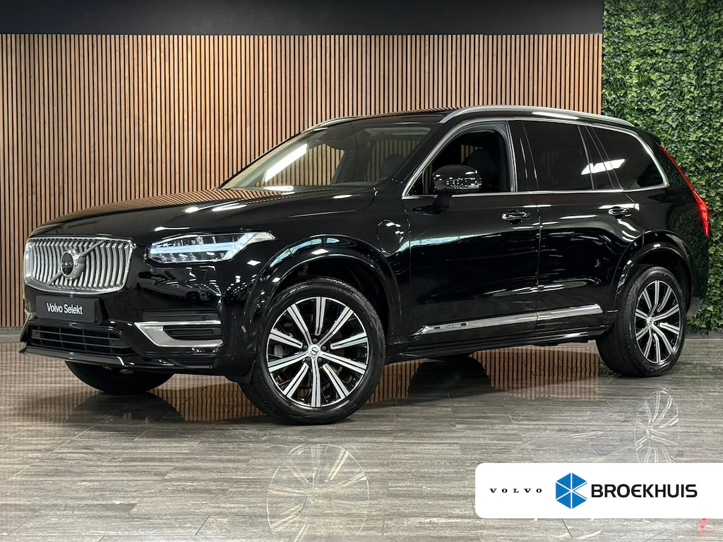 Volvo XC90 T8 AWD Recharge Inscription | Trekhaak | 360 Camera | Harman Kardon | Adaptieve Cruise Control | Stoel en Stuurwielverwarming | Schuifdak | 20 Inch | Full LED  Meesturende koplampen | Pilot Assist | BLIS Dode Hoek Detectie | Standkachel met Volvo On Call App | Elektrische voorstoelen geheugen | Lederen bekleding | Zitting verlenging voorstoelen | Lederen Dashboard | Keyless Drive | Parkeersensoren voor+achter | Privacy Glass | Elektrisch bedienbare achterklep | Geïntegreerde zongordijnen achterportieren | Verlichte instaplijsten | 7-Persoons | 4-Zone Climate Control | DAB Radio | Apple Carplay/Android Auto | Alarm Klasse III | Draadloos telefoon opladen | Volvo On Call met mobiele App functie | Onyx Black Metallic |