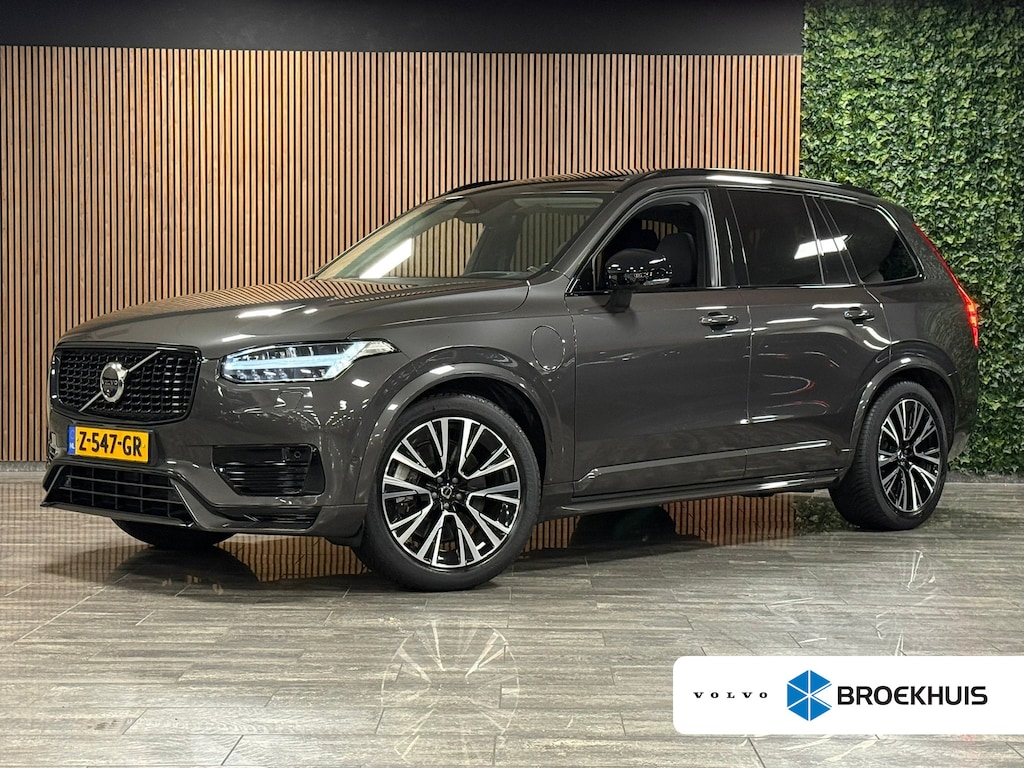 Volvo XC90 T8 AWD Recharge Ultra Dark | Luchtvering | Trekhaak | 360 Camera | Head-Up Display | Harman Kardon | 455pk | Adaptieve Cruise Control | Stoelverwarming voor+achter | Stuurwielverwarming | Schuifdak | Full LED Meesturende koplampen | Pilot Assist | BLIS Dode Hoek Detectie | Alcantara hemelbekleding | Lederen zonnekleppen en handgrepen | Elektrische voorstoelen geheugen | Lederen bekleding | Zitting verlenging voorstoelen | Lederen dashboard | 20 Inch | Google Infotainment | Keyless Drive | Privacy Glass | Elektrisch bedienbare achterklep | Geïntegreerd kinderzitje achterin | Geïntegreerde zongordijnen achterportieren | Verlichte instaplijsten | 7-Persoons | 4-Zone Climate Control | DAB Radio | Apple Carplay/Android Auto | Alarm Klasse III | Platinum Grey Metallic |