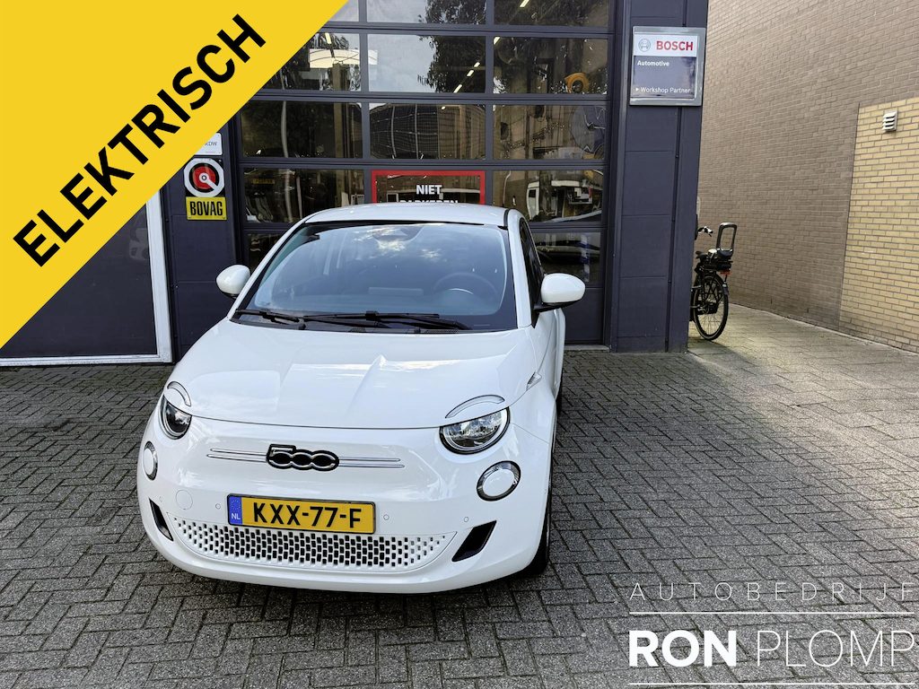 Fiat 500e Icon 42 kWh Comfort pakket SOH 99,5%/ Airco clima/ Apple carplay/ Cruise/ Camera/ PDC/ LMV/ Stoel verw