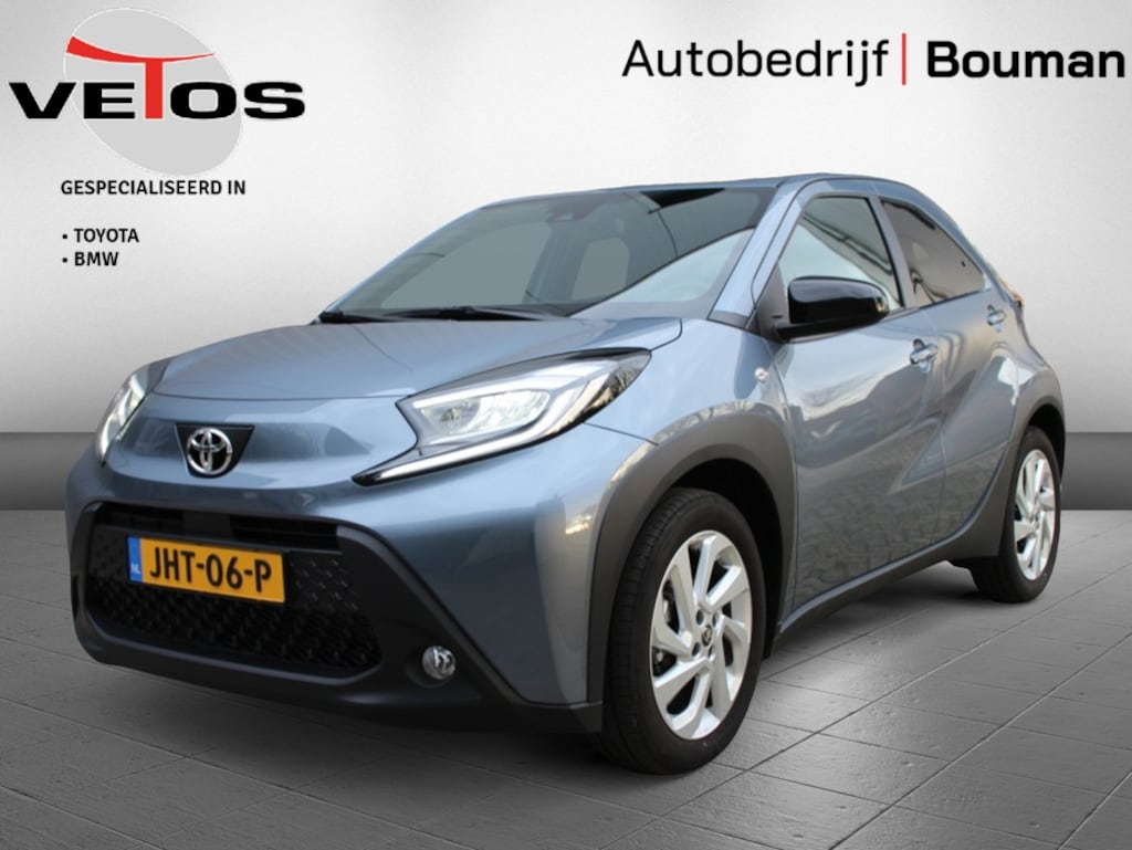 Toyota Aygo X 1.0 VVT-i MT First / Carplay / Lage Km-stand / Stoelverwarming / LM velgen