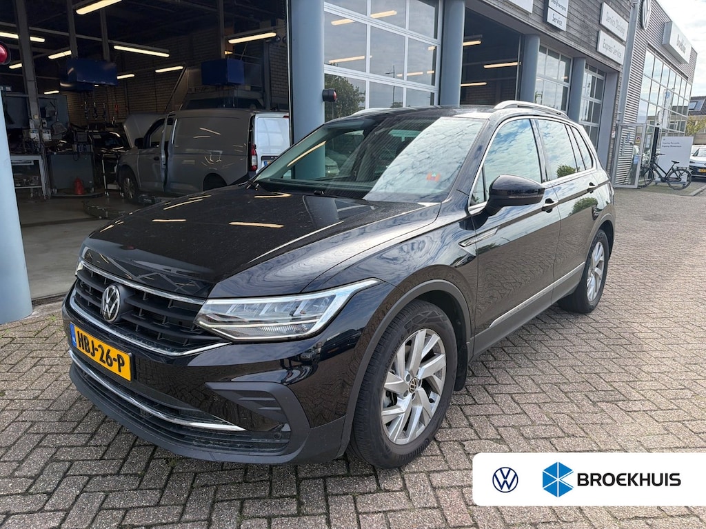 Volkswagen Tiguan 1.5 TSI 150PK DSG-7 Life Business | TREKHAAK | NAVIGATIE | CAMERA | STOEL + STUURVER. | ADAPT. CRUISE