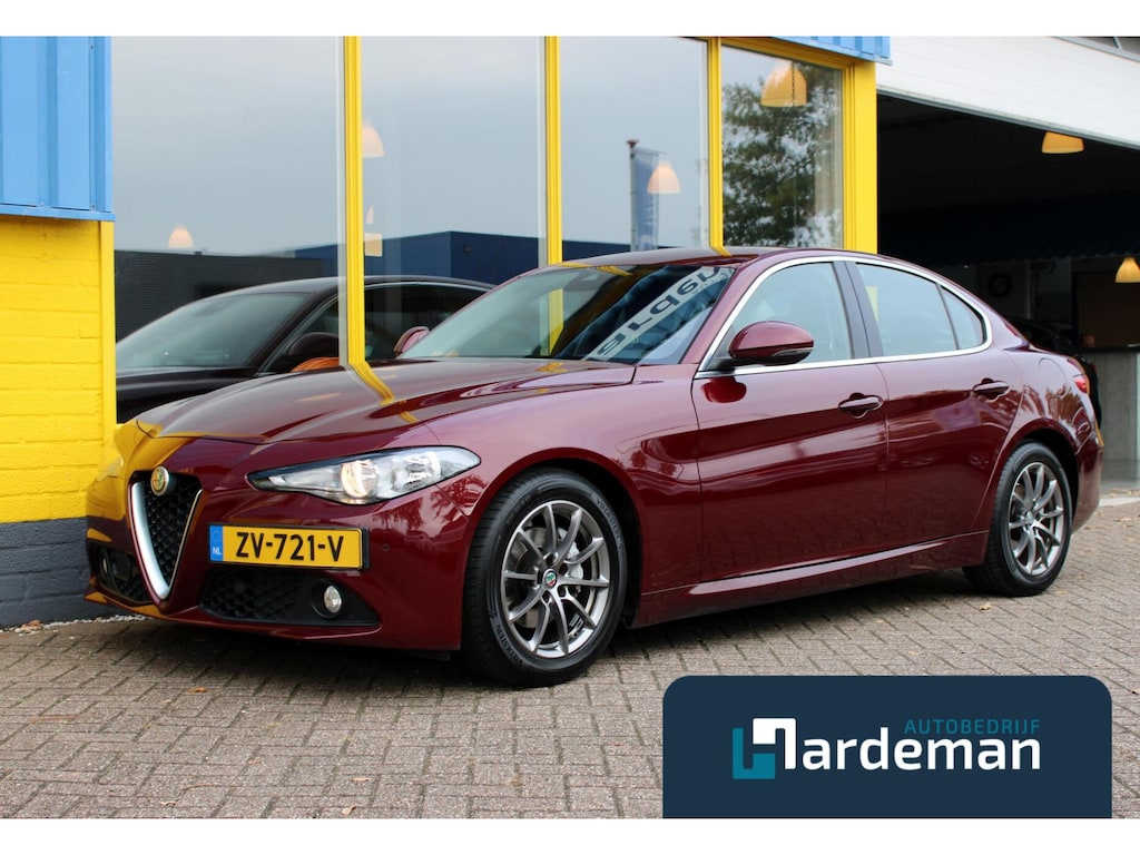 Alfa Romeo Giulia 2.2 Leder Navi zeer netjes.