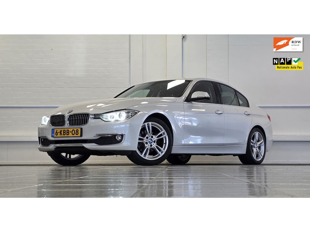 BMW 3-Serie 320i Eff. Dyn. Upgrade Edition Leder Xenon Navi 18''LM