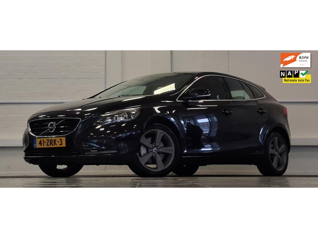 Volvo V40 1.6 T3 150pk Momentum Navi 4 Nieuwe Conti banden en Remmen