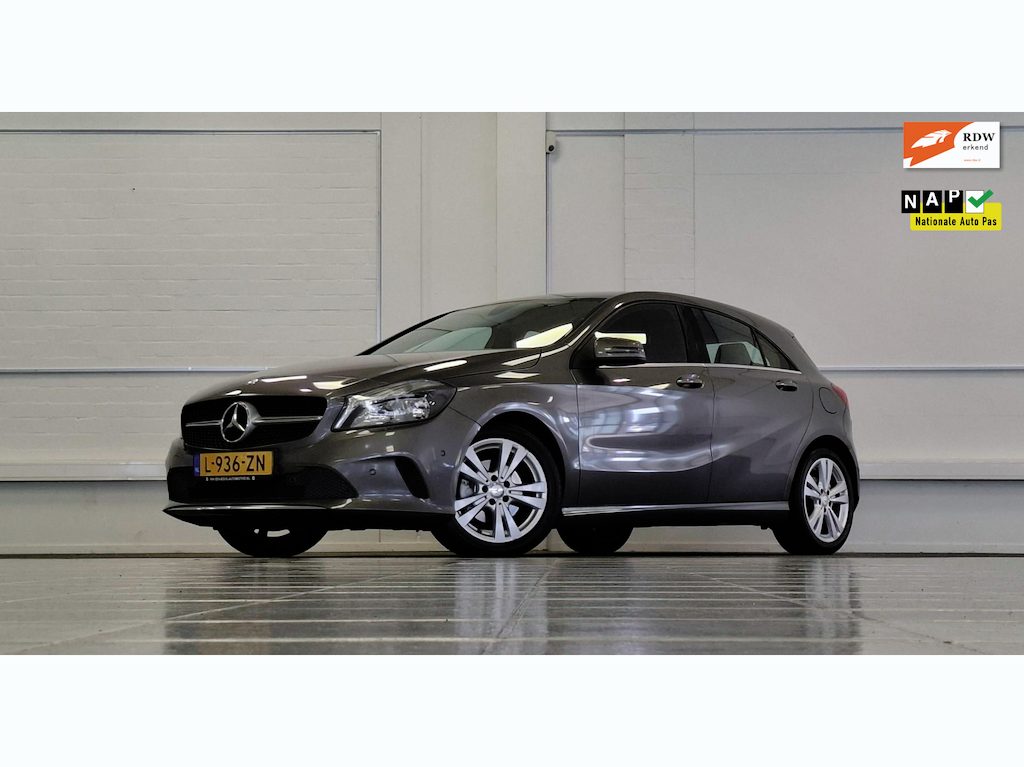Mercedes-Benz A-klasse 180 Ambition Leer Navi Camera LED Parkeerhulp voor & achter Mooi!