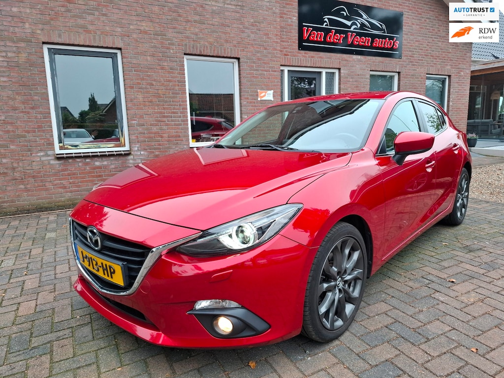 Mazda 3 2.0 GT-M Line. Camera, leder, stoelverwarming, cruise, navi, bluetooth, etc. Nieuwe APK + onderhoud gehad.