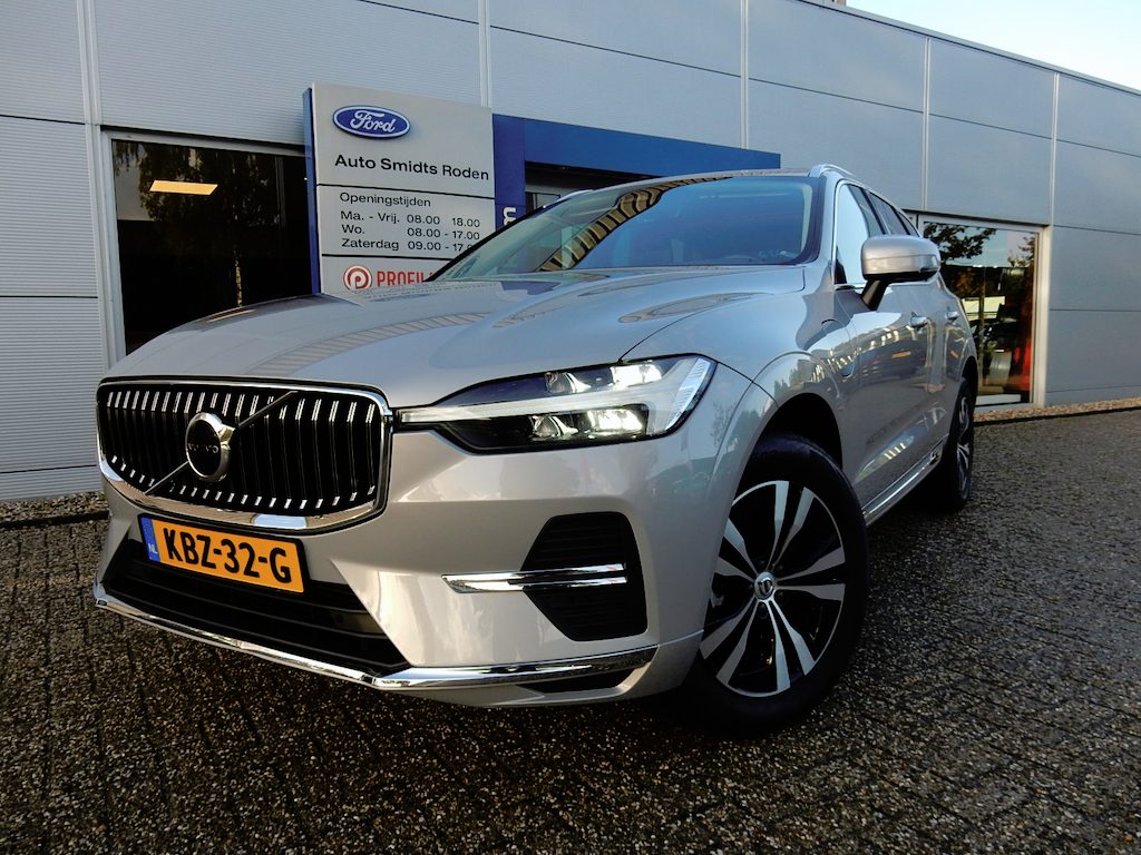 Volvo XC60 2.0 T6 PHEV 350 pk AWD Core Bright | Trekhaak | Pano | Elektr. a klep | Camera | LED | 18" | Keyless entry | Google Maps Navi