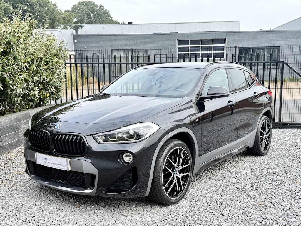 BMW X2 xDrive20i M-Pakket Headup|Camera|Keyles|Navi Zwart!