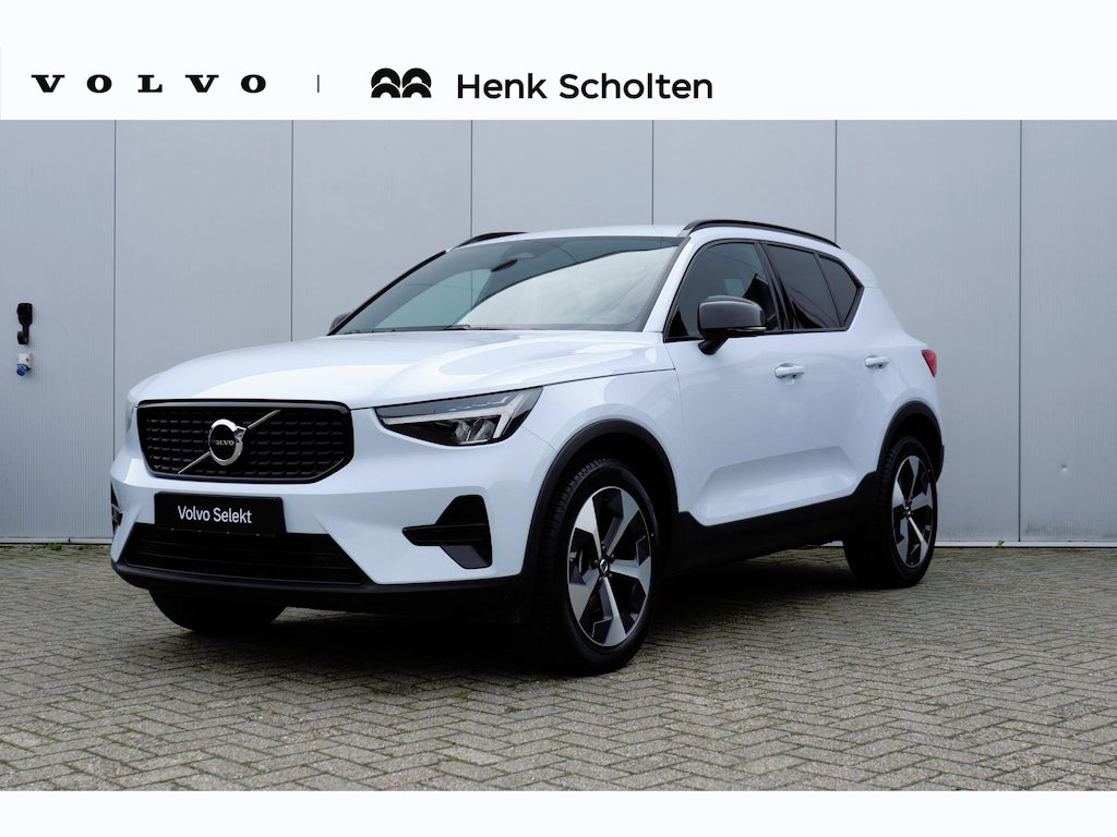 Volvo XC40 B4 Plus Dark | Trekhaak | Verwarmbare voorstoelen, stuurwiel en voorruit | Premium audio by Harman Kardon | Apple carplay/Android auto
