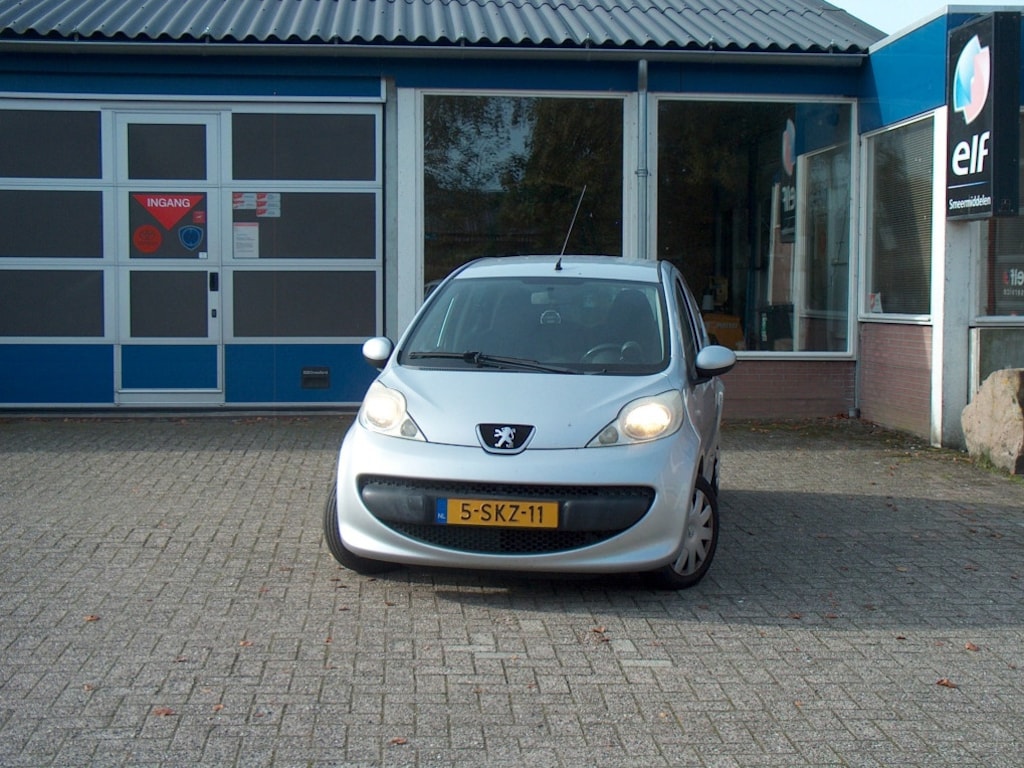 Peugeot 107 1.0-12V XR