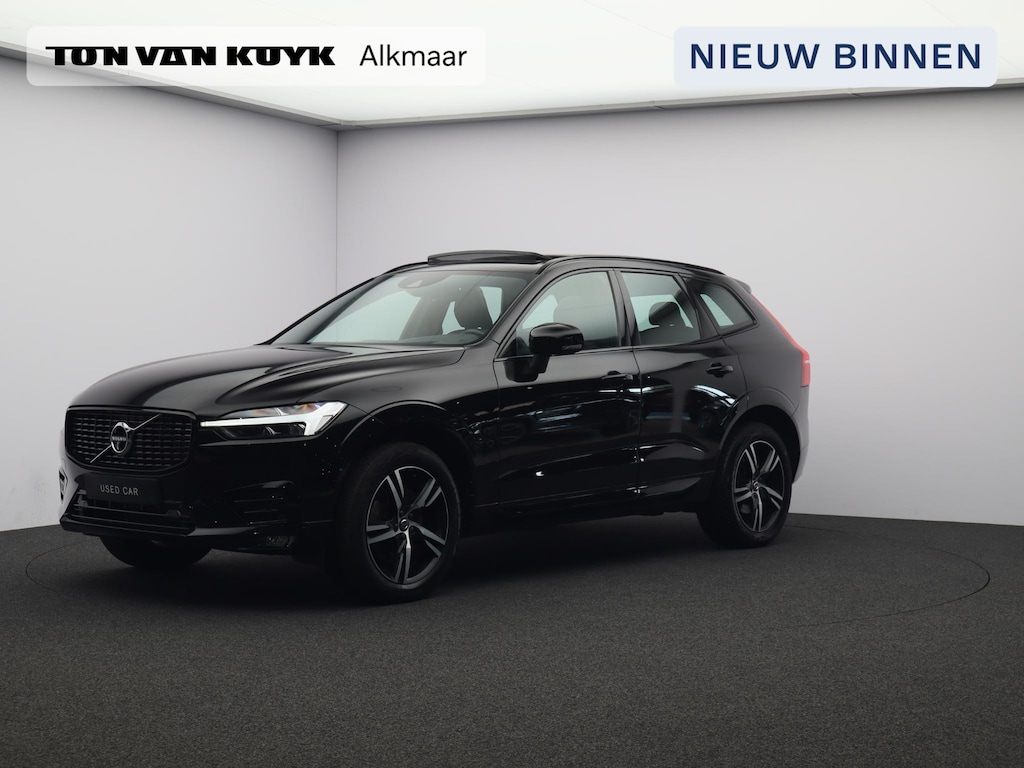 Volvo XC60 B5 250PK Mild Hybrid R-Design / Panoramisch Dak / Harman Kardon / 360gr Camera / Parkeerverwarming / Trekhaak / Head Up / BLIS / Adaptive Cruise / 4 Zone Climate Control /