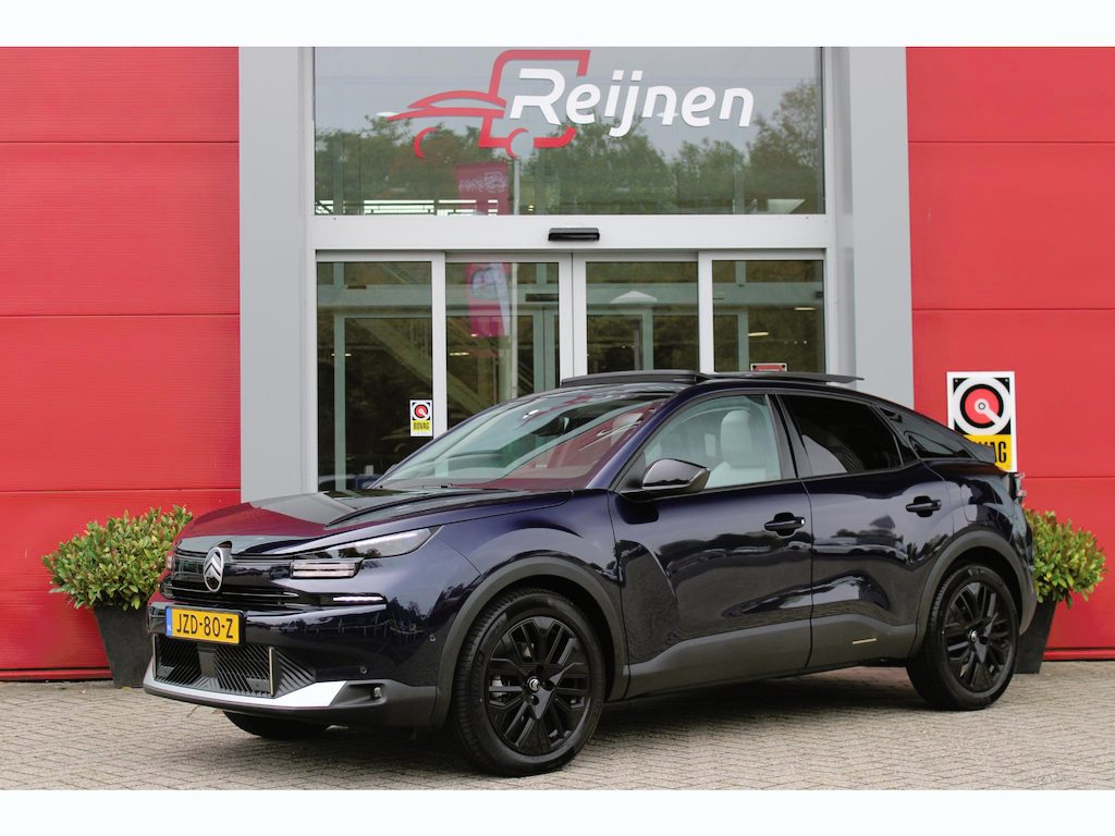 Citroën C4 1.2 Hybrid 145PK AUTOMAAT MAX | PANORAMA SCHUIF/KANTEL DAK | PACK TECHNO: (DRAADLOZE TELEFOONLADER, CAMERA VOOR + ACHTER, DRIVE ASSIST 2, ADAPTIVE CRUISE CONTROL MET STOP & GO, MISTLAMPEN VOOR) | VERWARMBARE VOORRUIT EN STUURWIEL | 18" LICHTMETALEN VELGEN "AMBER BLACK" | AMBIANCE ALCANTARA GREY BEKLEDING: (ELEKTRISCHE STOELVERSTELLING BESTUURDERSSTOEL, IN HOOGTE VERSTELBARE PASSAGIERSSTOEL, ELEKTRISCHE LENDESTEUN VERSTELLING OP VOORSTOELEN, MULTIPOINT MASSAGEFUNCTIE OP VOORSTOELEN) | ECLIPSE BLUE METALLIC | DODEHOE DETECTIE | AUTOMATISCH GROOTLICHT | KEYLESS ENTRY/START | VERKEERSBORDEN HERKENNING | PARKEERSENSOREN VOOR + ACHTER | EXTRA GETINTE ACHTERRUITEN | NAVIGATIE | DRAADLOZE APPLE CARPLAY/ANDROID AUTO | STOEL VERWARMING |