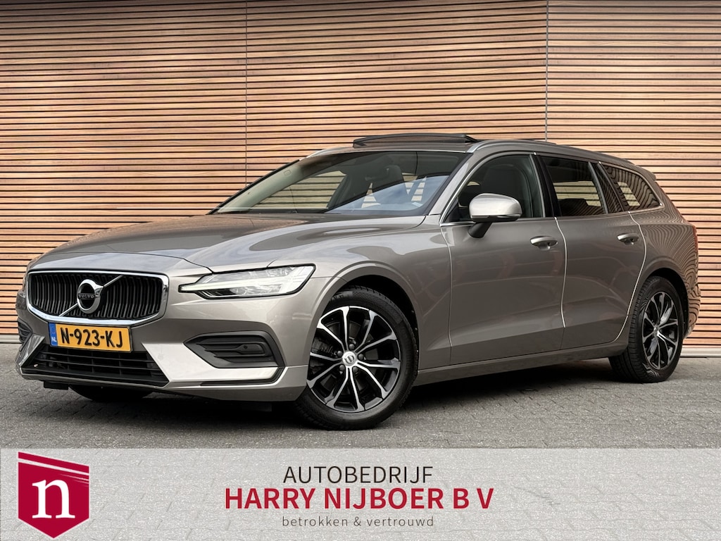 Volvo V60 2.0 B3 Core NL-Auto Panodak / Trekhaak / Camera / Harmen/Kardon / All Season