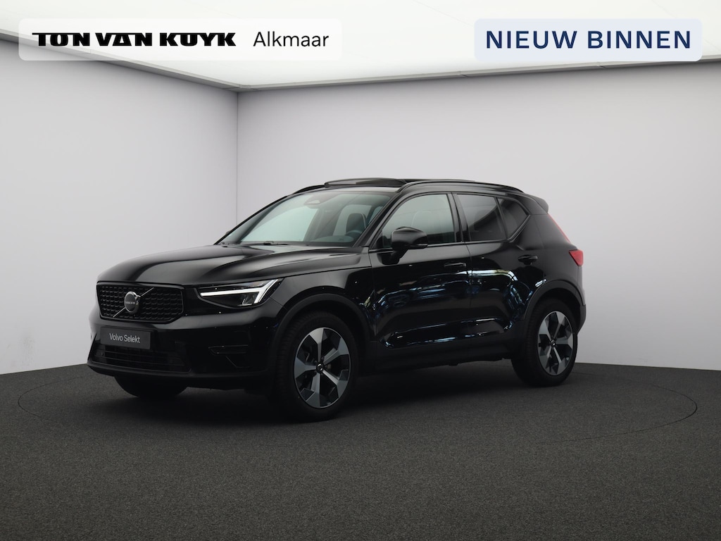 Volvo XC40 2.0 B4 Plus Dark / Trekhaak / Pan. dak / Harman Kardon / 360 camera / Nubuck / Stoel-stuur+voorruitverwarming
