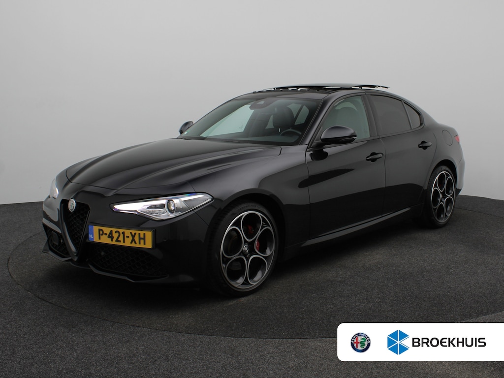 Alfa Romeo Giulia 2.0T Sprint Veloce Interieur | Panoramadak | Afneembare Trekhaak | 19" Licht Metalen Velgen | Camera | Dodehoekbewaking | Apple Carplay/Android Auto | Cruise Control Adaptief | Drive Assist