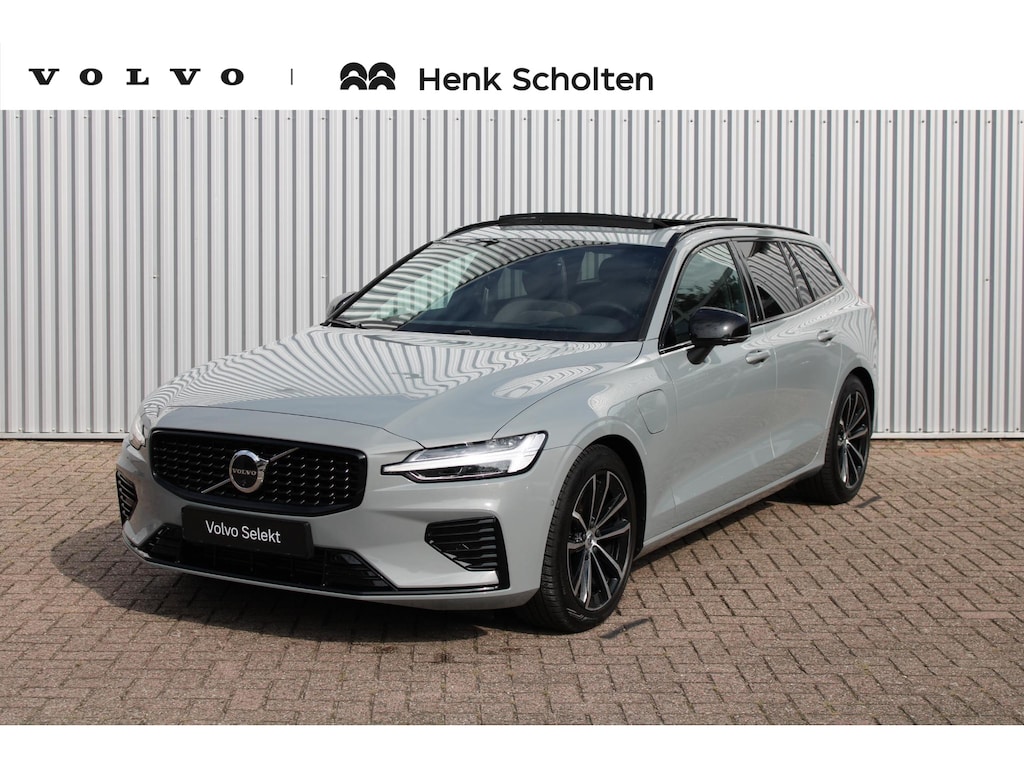 Volvo V60 2.0 T8 Plug-in hybrid AWD Plus Dark | Panoramadak | Trekhaak | Verwarmbare voorstoelen en stuurwiel | Verwarmde achterbank | Head-up display | 360 graden camera | Premium audio by Harman Kardon | Adaptieve cruise control & pilot assist | Volledig elektrisch verstelbare stoelen met geheugen | Apple carplay/Android auto