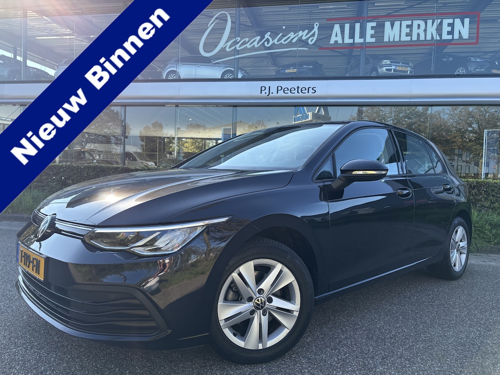 Volkswagen Golf 1.0 TSI Life Airco - Apple carplay - Parkeersensoren - Navigatie - Draadloze telefoonlader - Licht metalen velgen 16 inch - Keyless start - Led verlichting - Radio - Bluetooth - Cruise control - Centrale vergrendeling met afstandsbediening - Start/stop systeem - Stuur leder - Stuur multifunctioneel