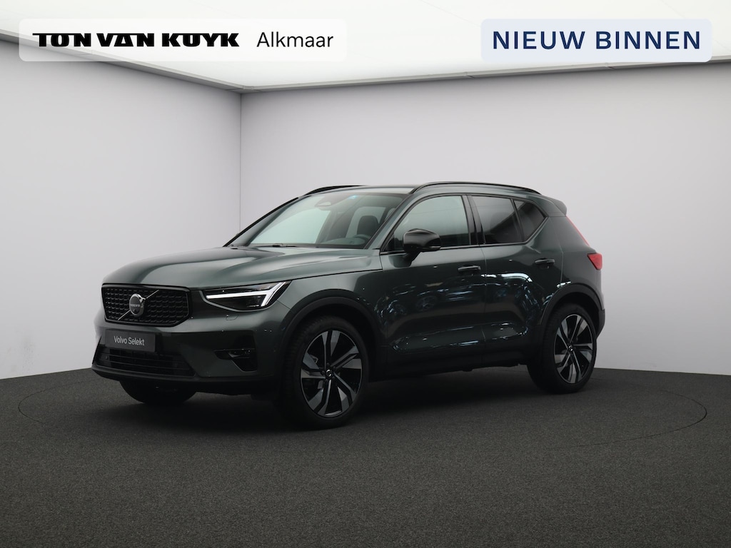 Volvo XC40 2.0 B4 Plus Dark / Pan. dak / Trekhaak / Privacy glass / Nubuck / 360 camera