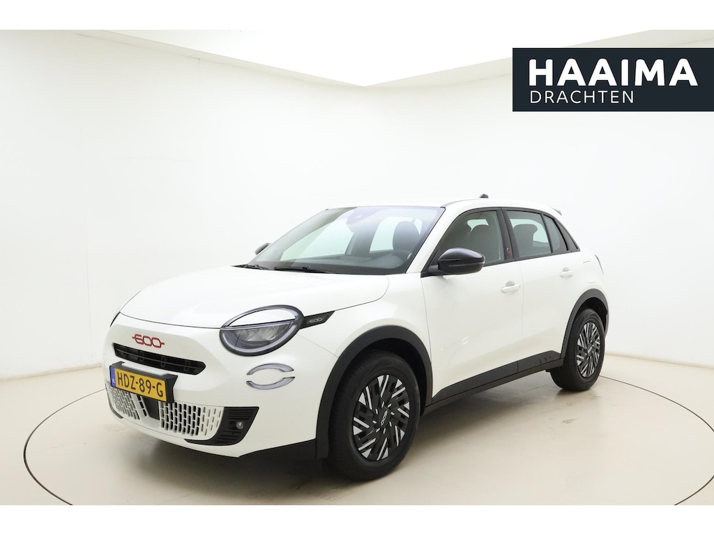 Fiat 600 600e RED 54 kWh | 100% elektrisch | Apple Carplay & Android Auto | Full LED | 1e Eigenaar