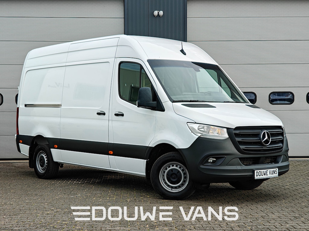 Mercedes-Benz Sprinter 317 L2H2 Aut Distronic Trekhaak Navigatie Camera Omvormer
