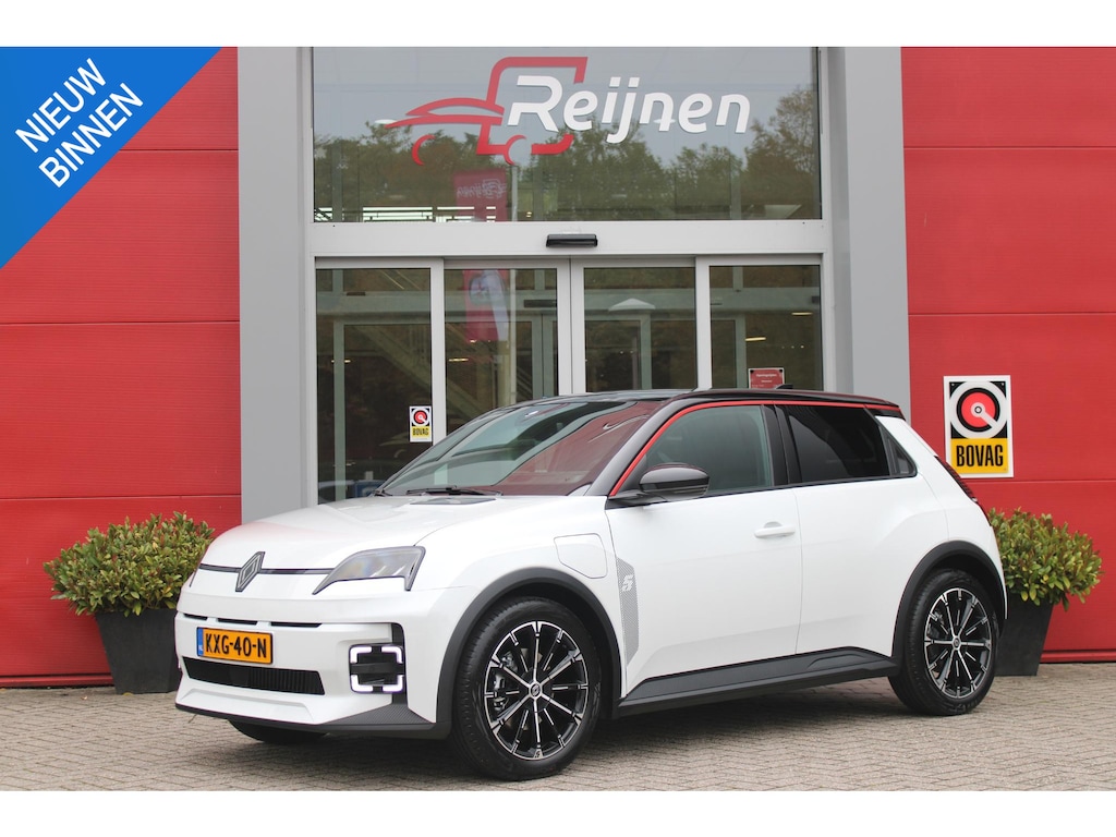 Renault R5 COMFORT RANGE ICONIC CINQ 52 kWh *NIEUWE AUTO!* | PACK WINTER: (ELEKTRISCH VERWARMBARE VOORSTOELEN/ELEKTRISCH VERWARMBAAR STUURWIEL, BESTUURDERSSTOEL MET ELEKTRISCH VERSTELBARE LENDESTEUN, IN HOOGTE VERSTELBARE PASSAGIERSSTOEL) | DAKLIJST ROUGE | PACK PARKING: (FULL EASY PARKING ASSIST MET PARKEERSENSOREN AAN VOOR- EN ZIJKANT) | ADAPTIVE CRUISE CONTROL | AUTOMATISCH INPARKEREN | FULL LED KOPLAMPEN MET MICRO OPTICS EN FRANSE FLAG | FLANK GUARD PROTECTION MAKKELIJK INPARKEREN MET VISUELE EN AKOESTISCHE SIGNALEN | 18" LICHTMETALEN VELGEN "CHRONO" | TWO TONE CARROSSERIEKLEUR | SNELLAAD FUNCTIE 100KW | DRAADLOZE APPLE CARPLAY/ANDROID AUTO | ACHTERUITRIJ CAMERA | DRAADLOZE TELEFOONLADER | PRIVACY GLASS |