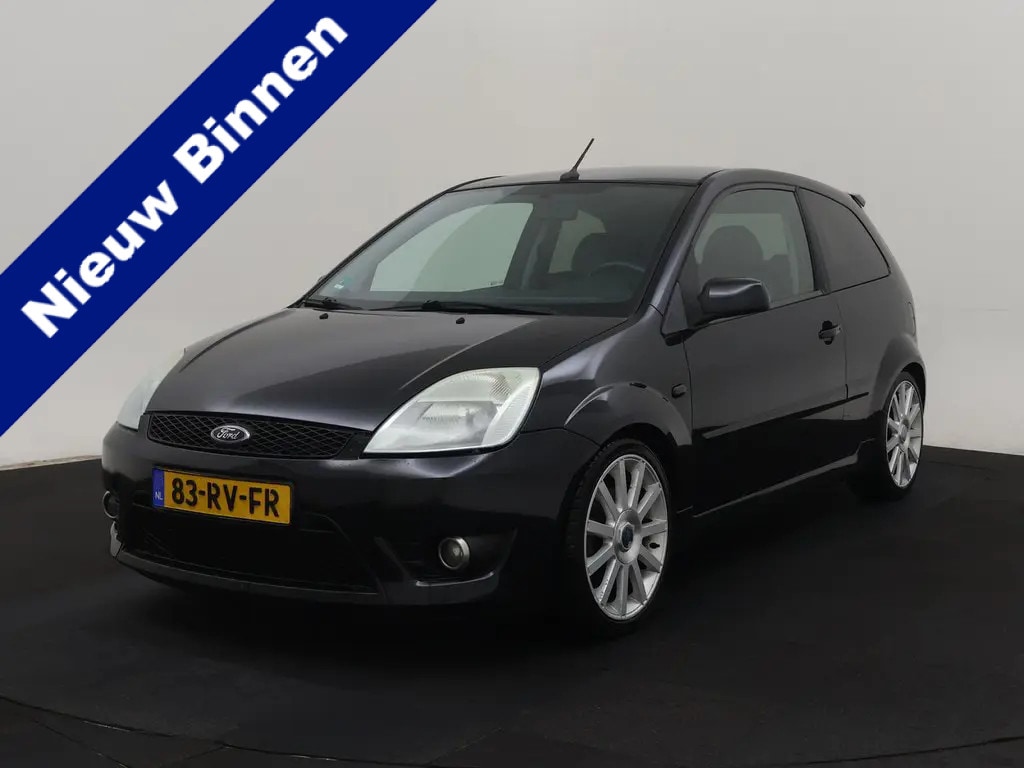 Ford Fiesta 2.0-16V ST, zwart, 3 deurs, volledig leder, carplay, airco, 17"! Zeer nette en goed onderhouden auto!