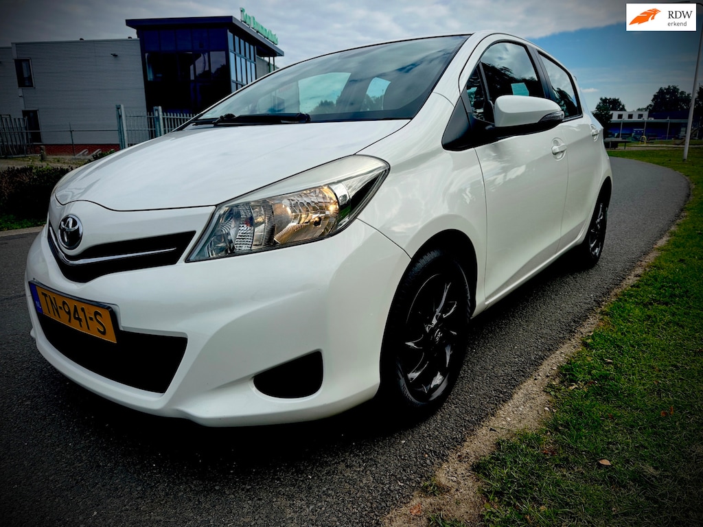 Toyota Yaris 1.0 VVT-i Aspiration, navigatie, multimedia, apk, airco, 5drs