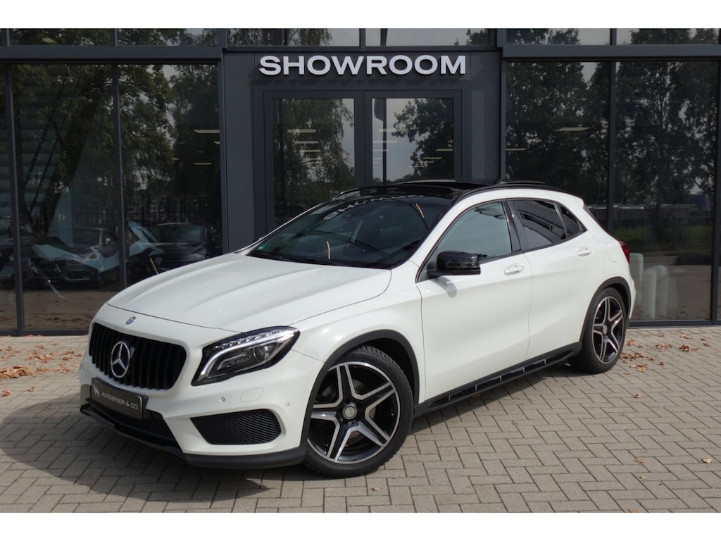 Mercedes-Benz GLA 250 4Matic Prestige PANO CAM NAVI