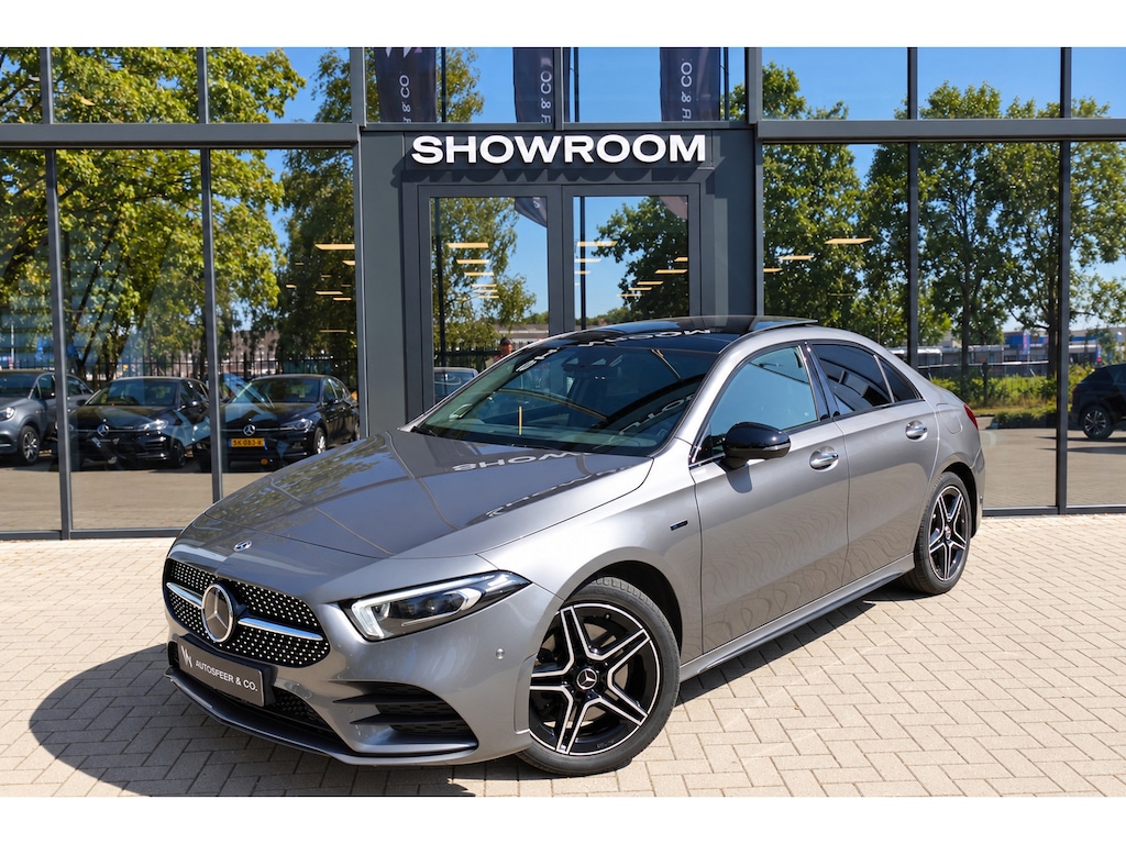 Mercedes-Benz A-klasse 250 e Business Solution AMG PANO HUD CAM