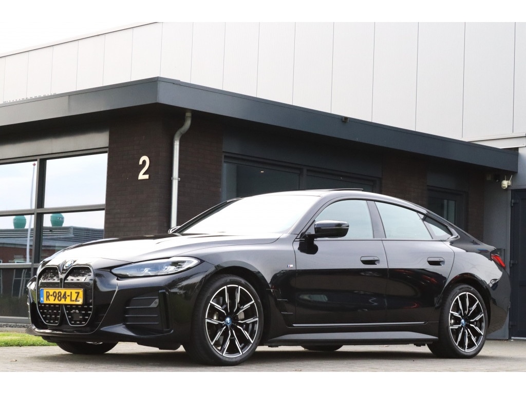 BMW i4 eDrive40 M Sport I Trekhaak I Open dak I ACC I 19 inch