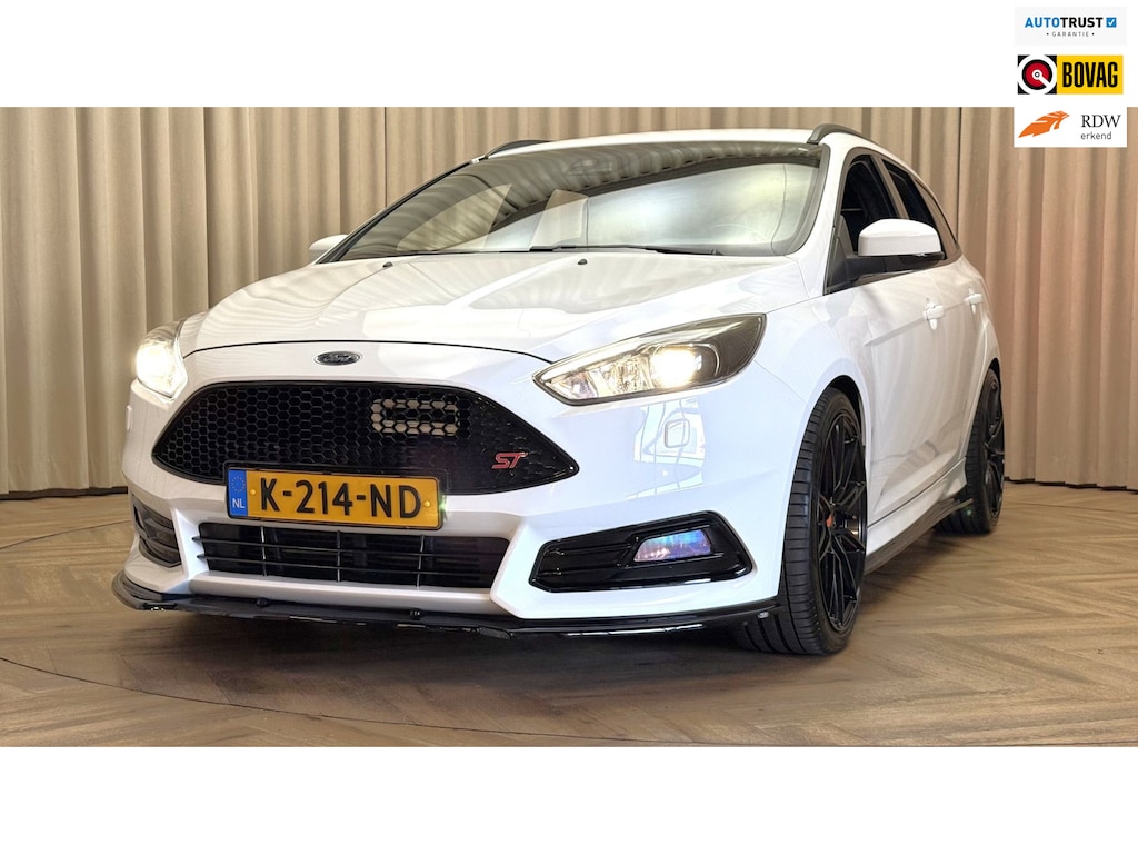Ford Focus Wagon 2.0 ST-3 | Recaro Stoelen | Navi | Xenon Lampen| Carplay | 250 PK |