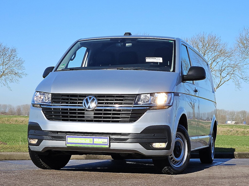 Volkswagen Transporter 2.0 TDI L2H1 Navi Trekhaak Adaptieve Cruise Control Standkachel Achterdeuren PDC Airco 3 Zits Euro6 150 PK!