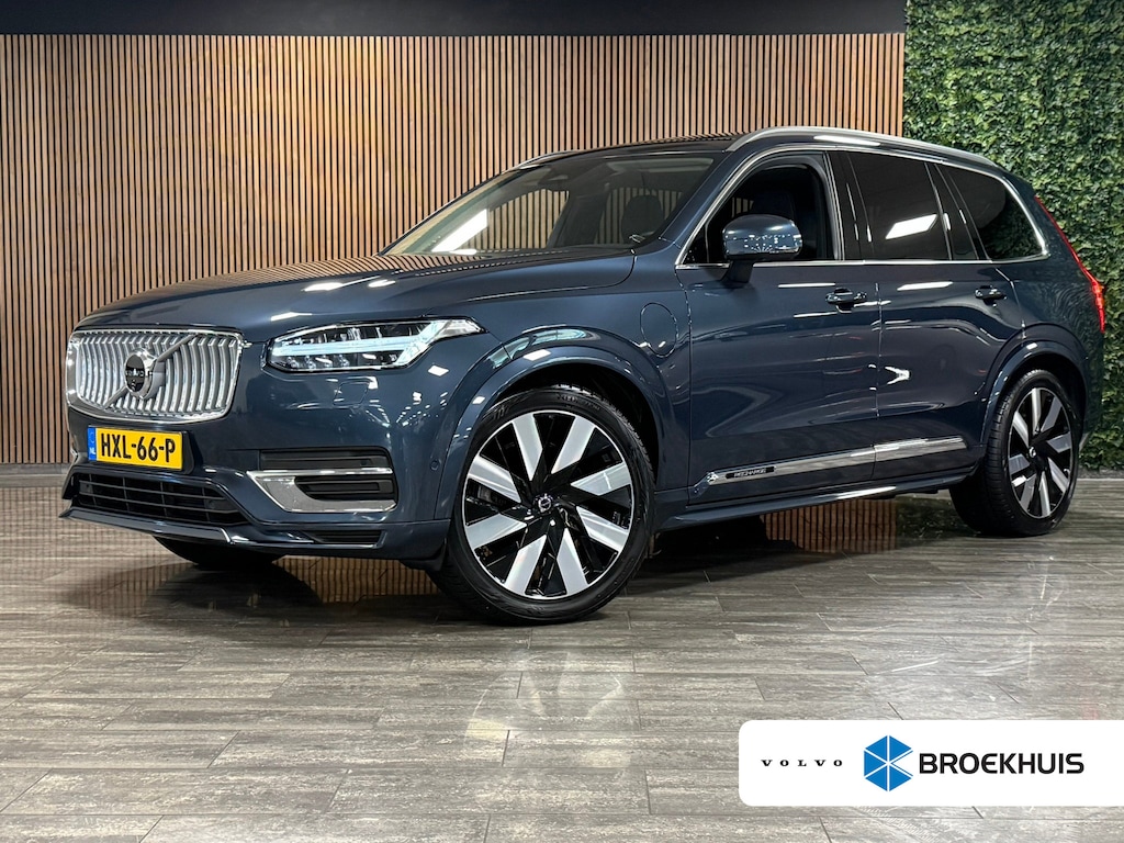 Volvo XC90 T8 AWD Recharge Plus Bright | Vol! | Luchtvering | Stoelventilatie | 360° Camera | Harman Kardon | 455pk | Schuifdak | Adaptieve Cruise Control | Stoelverwarming voor+achter | Stuurwielverwarming | 21 Inch | Full LED meesturende koplampen | Pilot Assist | BLIS Dode Hoek Detectie | Elektrische voorstoelen geheugen | Nappa lederen bekleding | Lederen dashboard | Elektrisch verstelbare zijwangen | Keyless Drive | Parkeersensoren voor+achter | Google Infotainment | Privacy Glass | Elektrisch bedienbare achterklep | Geïntegreerd kinderzitje achterin | Geïntegreerde zongordijnen achterportieren | 7-Persoons | 4-Zone Climate Control | DAB Radio | Apple Carplay/Android Auto | Draadloos telefoon opladen | Verlichte instaplijsten | Volvo On Call met mobiele App functie | Denim Blue Metallic |