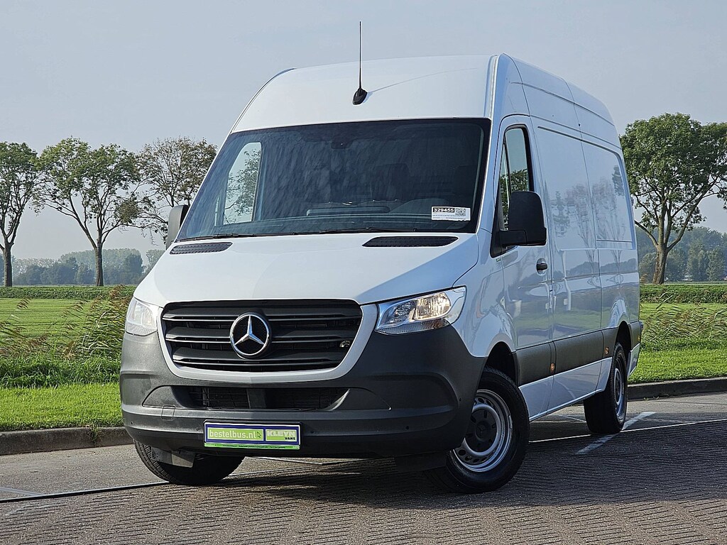 Mercedes-Benz Sprinter 317 L2H2 RWD Automaat Airco Mbux Camera Cruise Control Apple Carplay Parkeersensoren 3 Zits Euro6 170 PK!